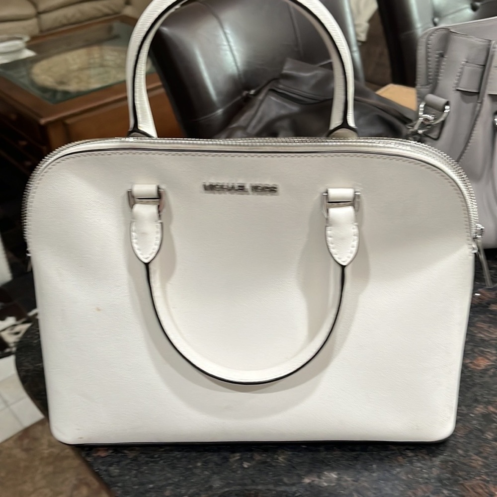Classic off white MK bag!